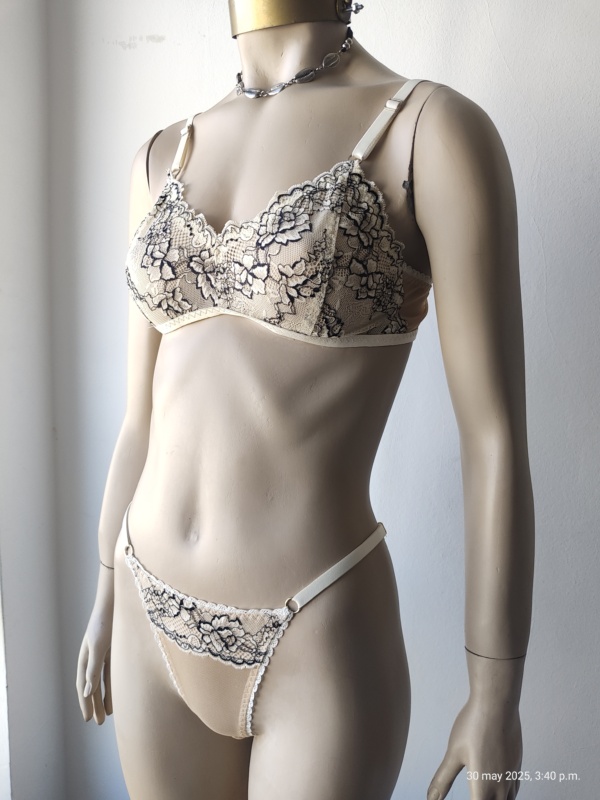Conjunto Off White y Nude - Encaje y microtul - Image 2
