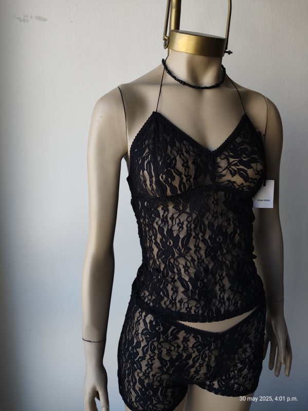 Conjunto Top y Short de encaje negro