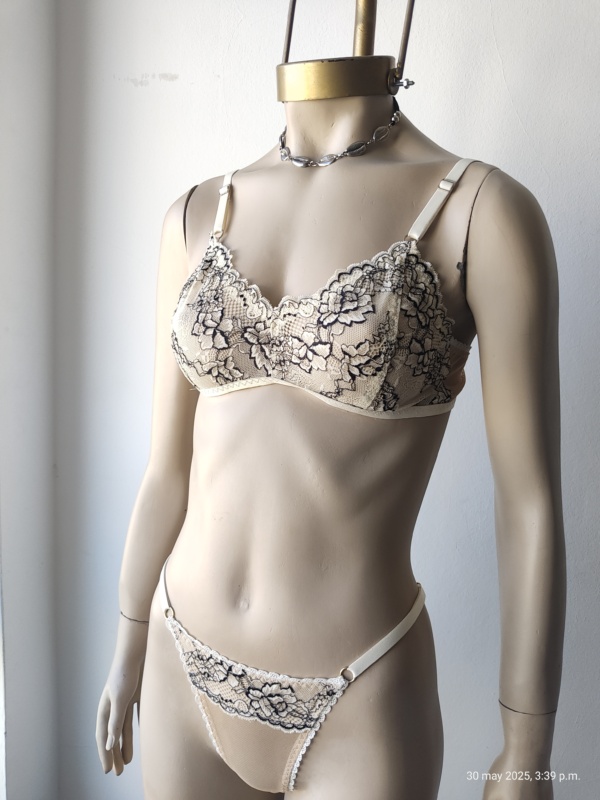 Conjunto Off White y Nude - Encaje y microtul