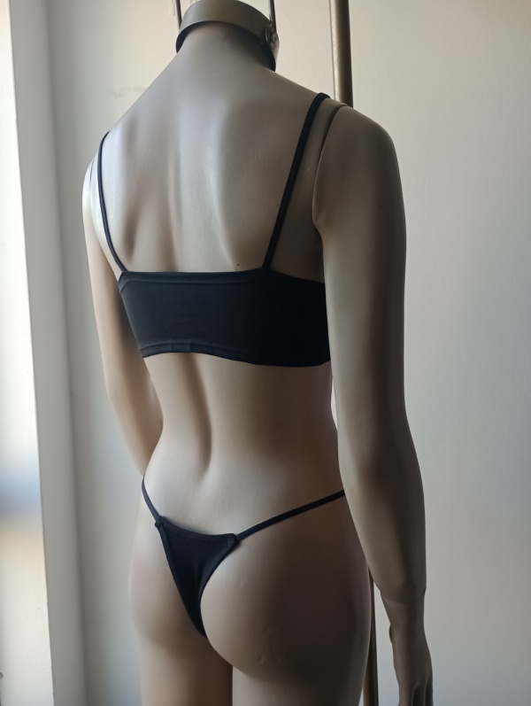 Top negro con tazas y less regulable  - Negro - Image 2