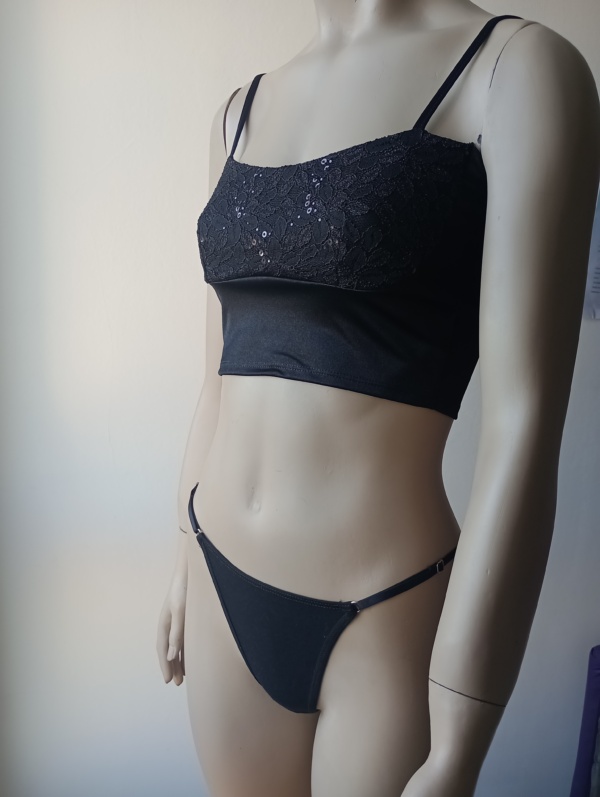 Top acordonado y less regulable  - Negro